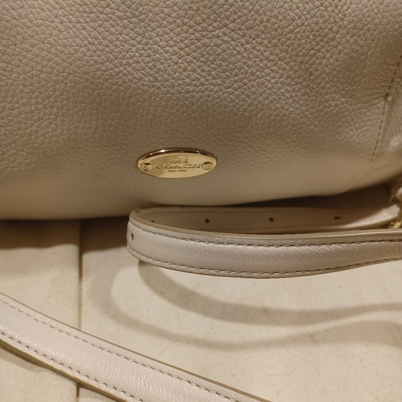 Coach Isabella - Picture 3 of 14